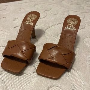 VINCE CAMUTO | 7 1/2